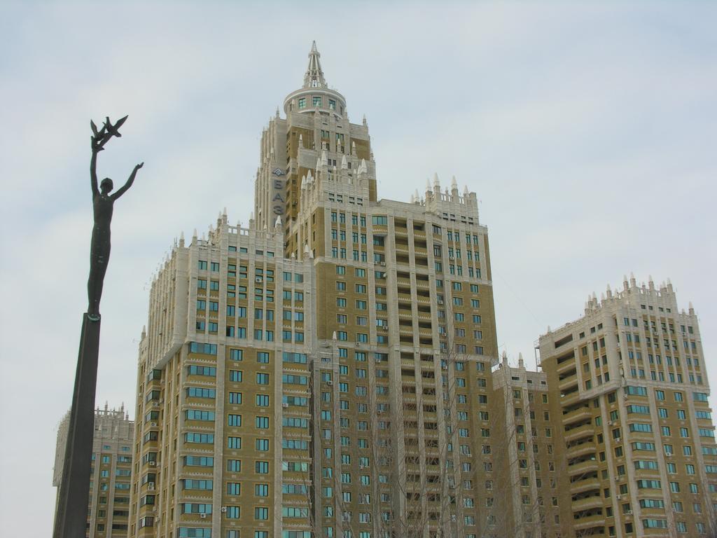 Triumph Astana Hostel Eksteriør billede